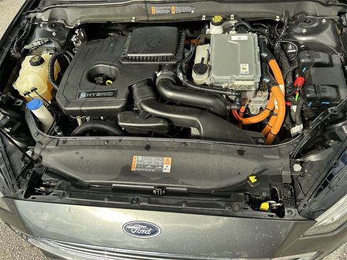 Used 2020 Ford Fusion SE image 9