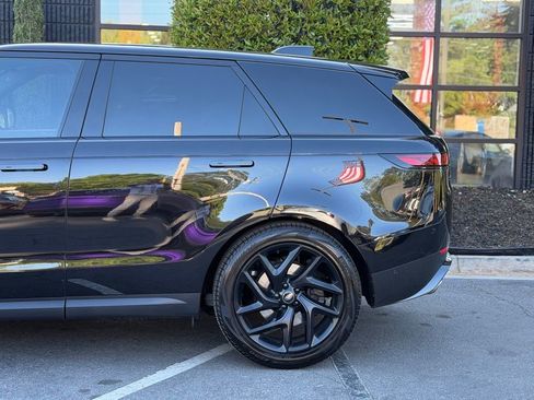 Used 2024 Land Rover Range Rover Sport SE image 11