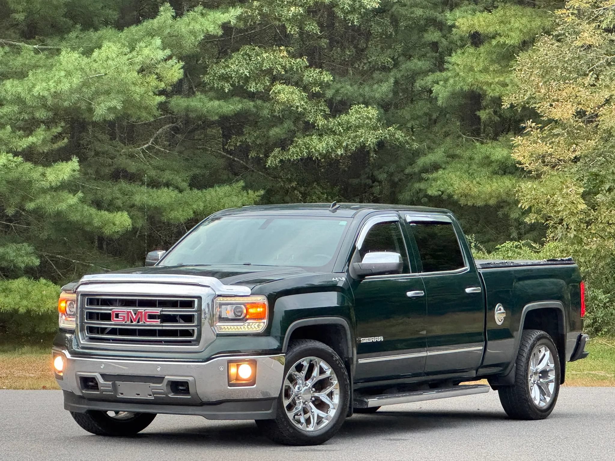 Used 2014 GMC Sierra 1500 SLT w/ SLT Preferred Package AWD/4WD image 1