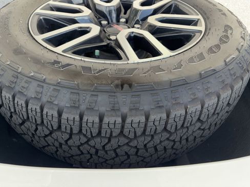 Used 2021 GMC Yukon AT4 w/ AT4 Premium Package image 6