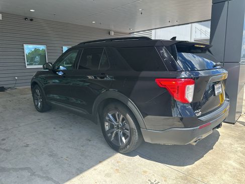 Used 2021 Ford Explorer XLT w/ Equipment Group 202A RWD image 4
