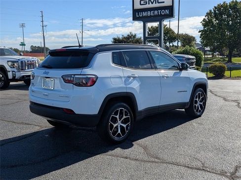 Used 2024 Jeep Compass Limited image 3