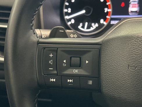 Used 2025 Nissan Rogue SV FWD image 27