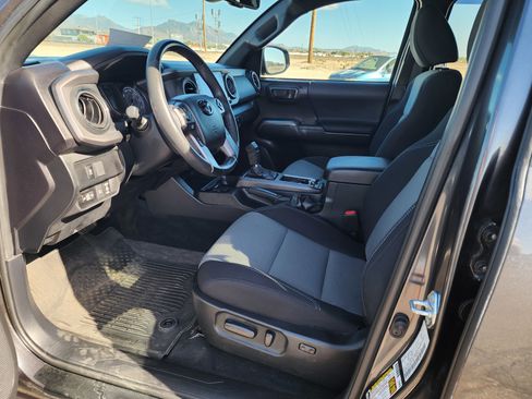 Used 2022 Toyota Tacoma TRD Sport w/ Technology Package RWD image 17