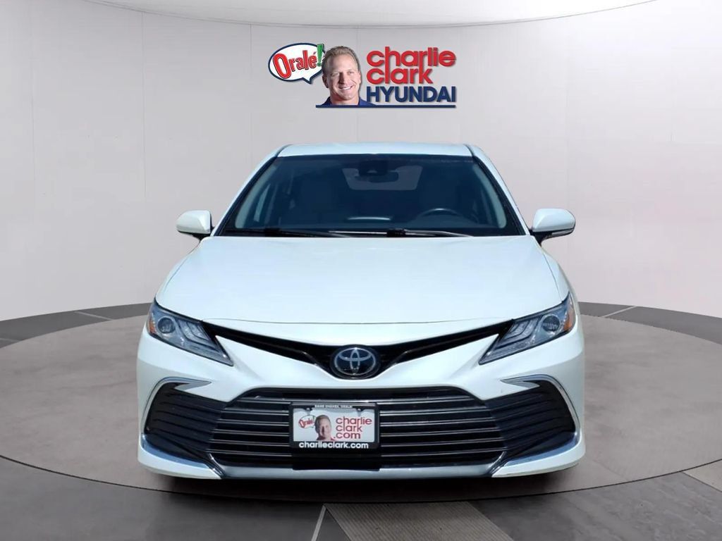 Used 2022 Toyota Camry XLE FWD image 8