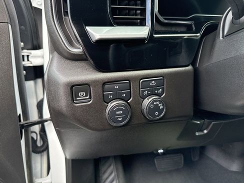 Used 2024 Chevrolet Silverado 2500 LT image 23