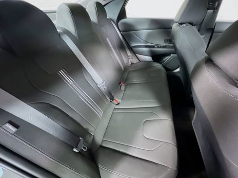 Certified 2025 Hyundai Elantra SEL image 27