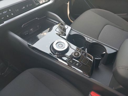 New 2025 Kia Sportage LX image 25