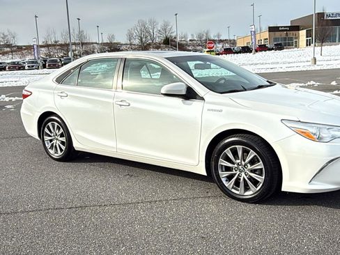 Used 2016 Toyota Camry XLE image 2