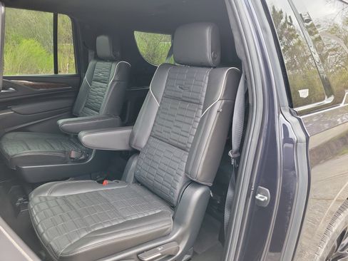 Used 2023 Cadillac Escalade ESV Sport Platinum w/ LPO, ONYX Package AWD/4WD image 16