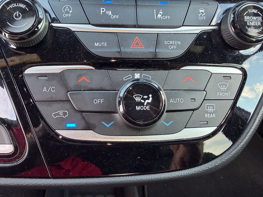 Used 2025 Chrysler Pacifica Select FWD image 8