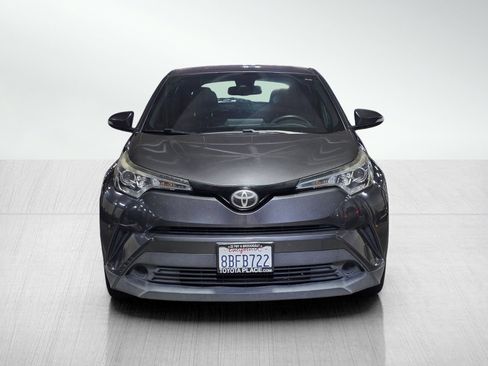Used 2018 Toyota C-HR XLE FWD image 2