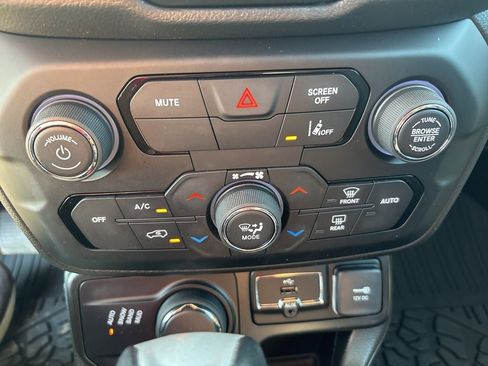 Used 2021 Jeep Renegade Limited image 18