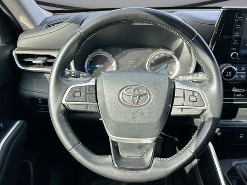 Used 2022 Toyota Highlander XLE FWD image 15