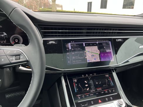 Used 2025 Audi Q8 Premium Plus image 31