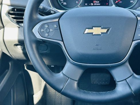 Used 2023 Chevrolet Traverse LT FWD image 17