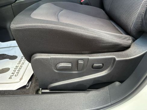 Used 2011 Nissan Rogue SV FWD image 37