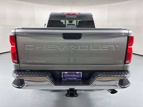 Used 2025 Chevrolet Silverado 2500 LTZ w/ LTZ Premium Package image 8