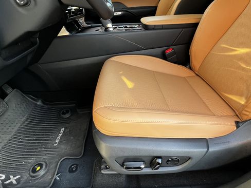 Certified 2025 Lexus RX 350 Premium w/ Accessory Package (K3) image 16