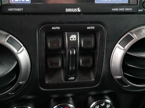 Used 2018 Jeep Wrangler Unlimited Sahara image 28