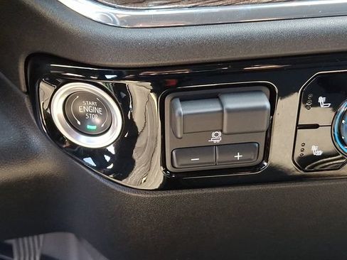 Used 2025 GMC Sierra 1500 Elevation AWD/4WD image 22