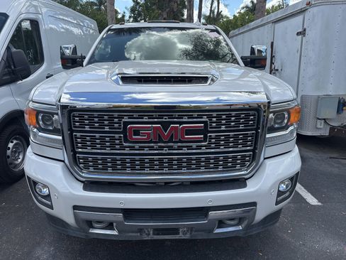 Used 2019 GMC Sierra 2500 Denali w/ Duramax Plus Package image 2