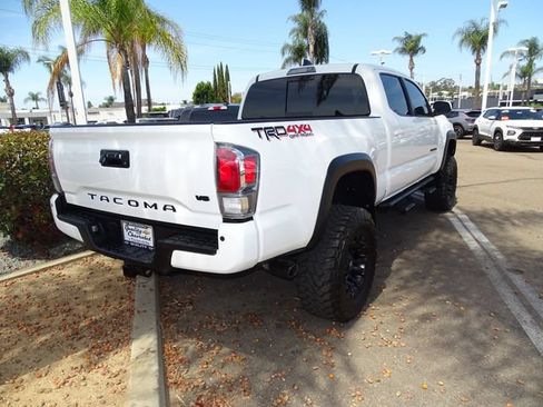 Used 2023 Toyota Tacoma TRD Off-Road w/ Technology Package AWD/4WD image 4