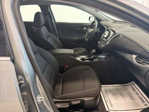 Used 2024 Chevrolet Malibu LT image 32