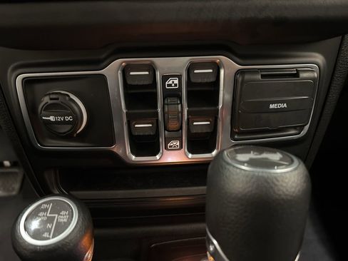 Used 2025 Jeep Wrangler Unlimited Sahara w/ Safety Group image 24