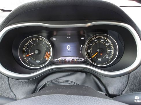 Used 2015 Jeep Cherokee Trailhawk AWD/4WD image 17