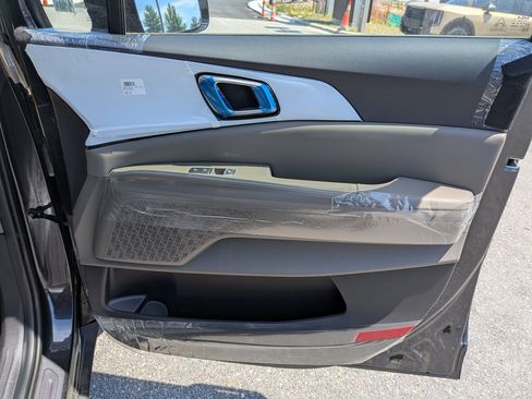 New 2026 Kia Carnival LXS FWD image 31