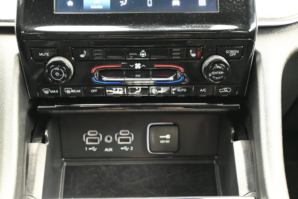 Used 2025 Jeep Grand Cherokee Laredo w/ Luxury Tech Group I AWD/4WD image 22