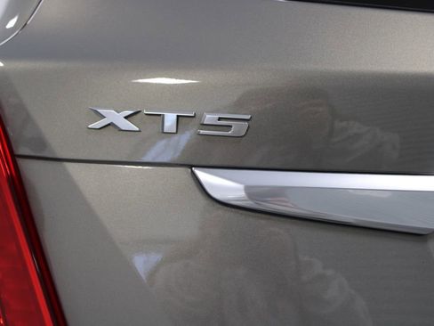 Used 2018 Cadillac XT5 Premium Luxury w/ Driver Assist Package image 13