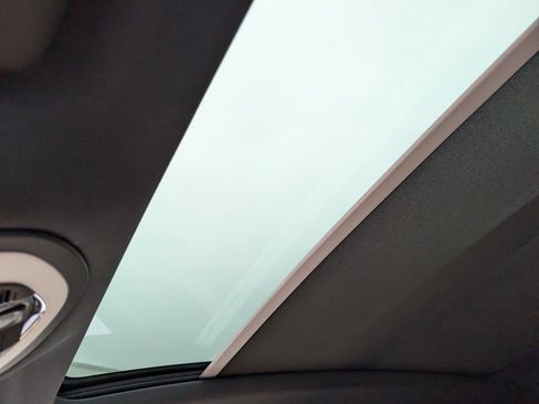 Certified 2025 Porsche Macan image 18