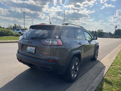 Used 2019 Jeep Cherokee Trailhawk w/ Cold Weather Group AWD/4WD image 3