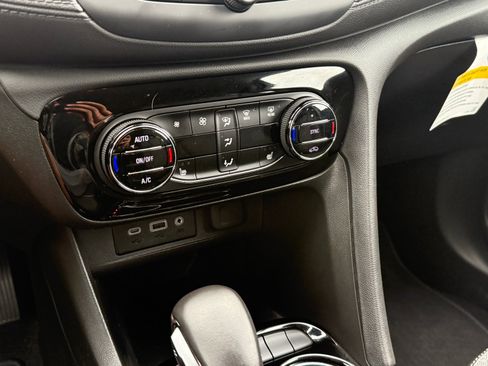 Used 2022 Buick Encore GX Select image 23