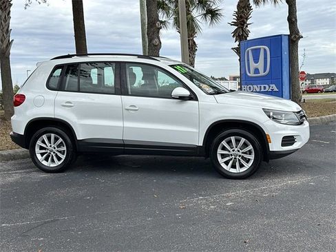 Used 2017 Volkswagen Tiguan Limited w/ Premium Package image 2