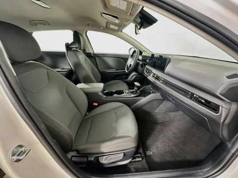 Used 2025 Kia K4 FWD image 29