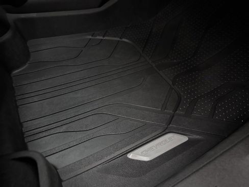 Used 2023 Chevrolet Equinox LT image 54