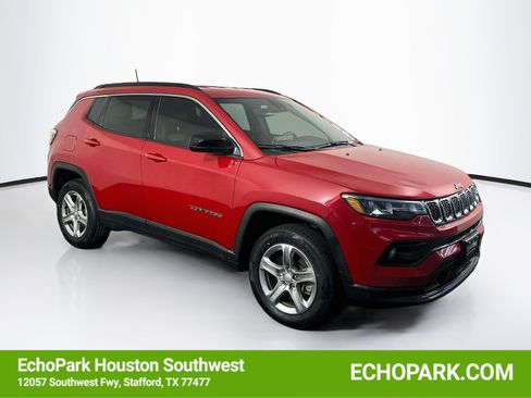 Used 2023 Jeep Compass Latitude AWD/4WD image 1