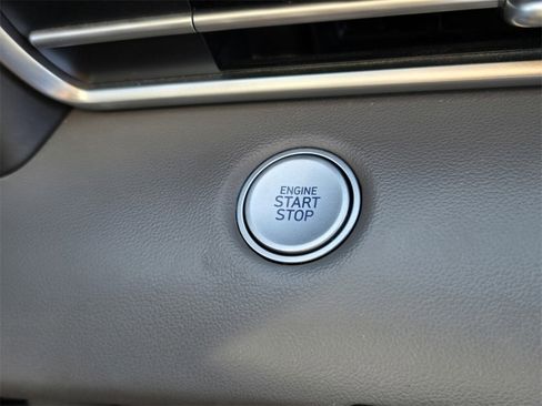 Certified 2022 Hyundai Elantra SEL image 21