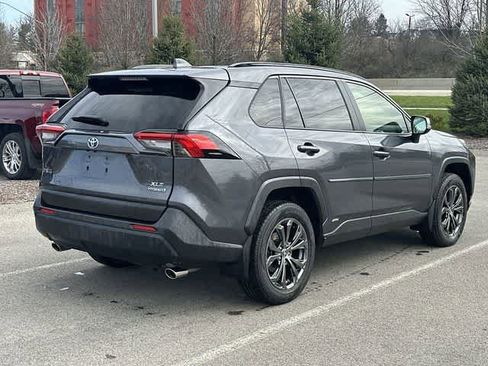 Used 2023 Toyota RAV4 XLE Premium image 24