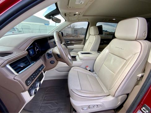 Used 2021 GMC Yukon XL Denali w/ Denali Premium Package image 23