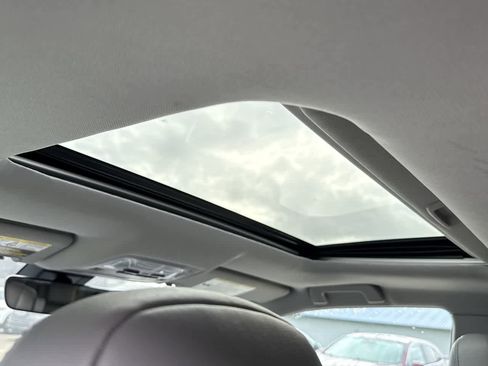 Used 2019 Toyota Highlander Limited image 18