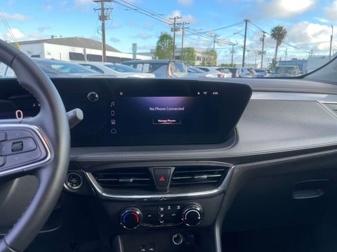 Used 2025 Buick Encore GX Preferred image 17