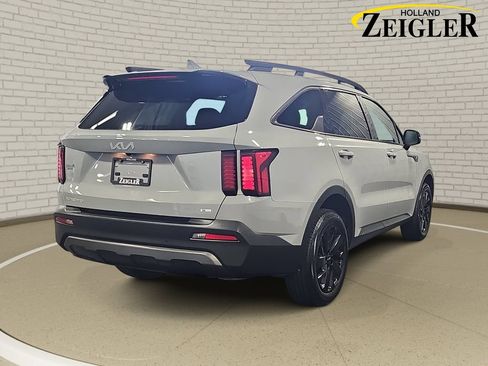 Used 2023 Kia Sorento S w/ Panoramic Sunroof Package AWD/4WD image 5