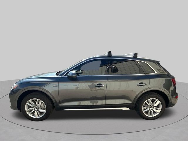 Used 2023 Audi Q5 2.0T Premium w/ Convenience Package AWD/4WD image 2