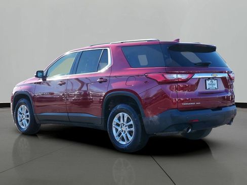Used 2020 Chevrolet Traverse LT image 2