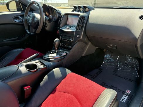 Used 2020 Nissan 370Z NISMO image 12
