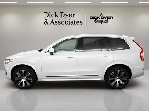 New 2025 Volvo XC90 T8 Plus w/ Protection Package Premier image 37
